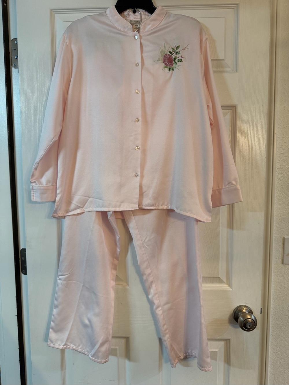 ANNA KAY Pale Pink Floral Embroidered Two-Piece Pajama Set
